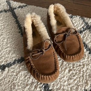 UGG size 5 moccasins slipper